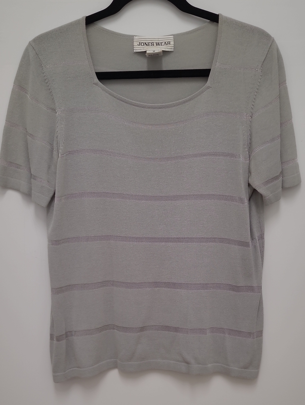 Jones Wear Light Gray Short Sleeve Knit Top with Subtle Stripes